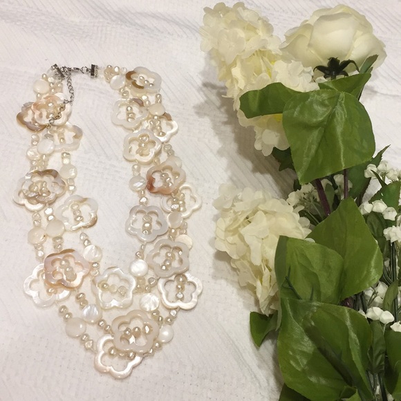 Jewelry - Pearlescent Floral Three chain necklace